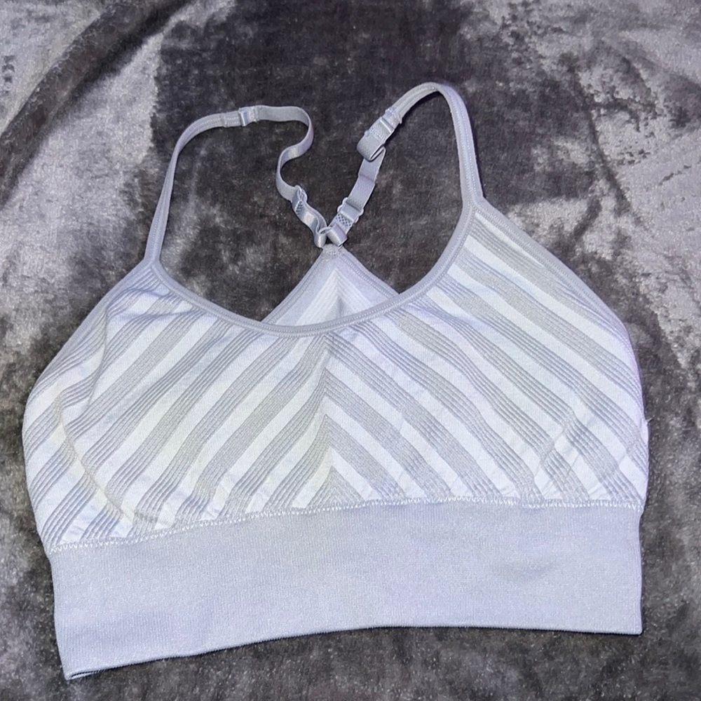 womens size medium sports bra fits size small